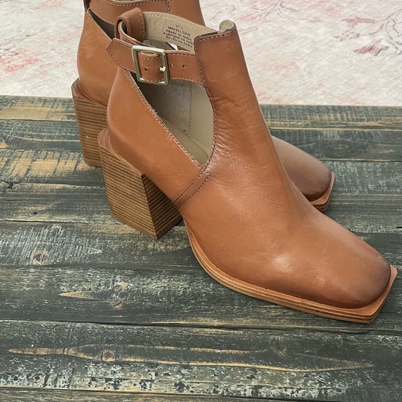 Free People Brady Buckle Bootie. Size 37.5 or 7.5 NWT. 3" heel. - Picture 11 of 11